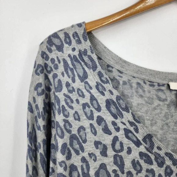 Joie Women's Cheetah Print Pullover Wool Cashmere V-Neck 3/4 Sleeve Sweater SZ L - Picture 3 of 8